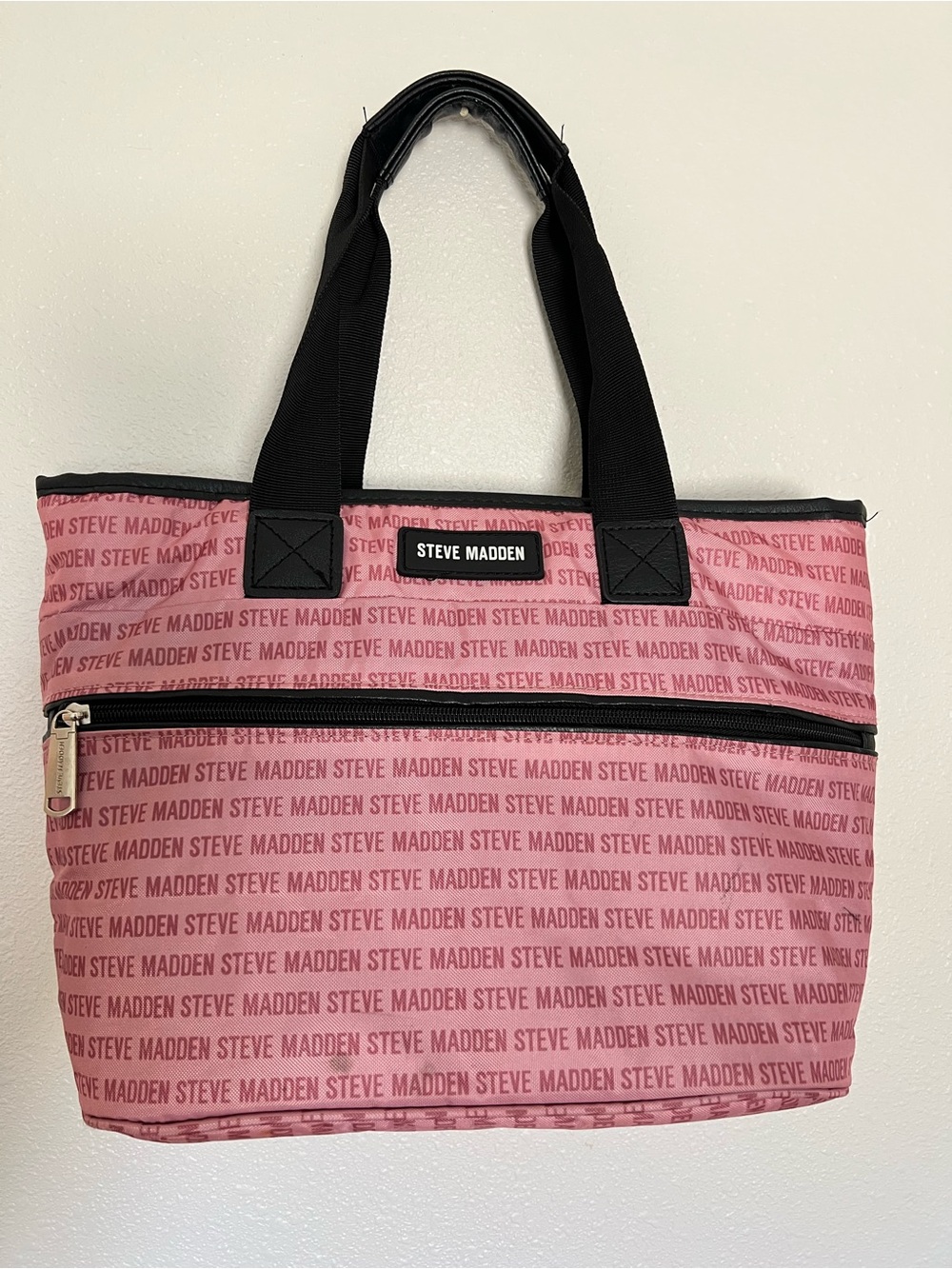 Steve Madden Insulated Lunch Tote pink and black